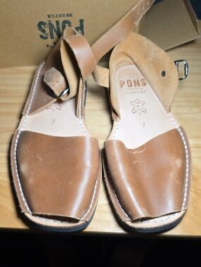 PONS Women’s Tan Leather Slip-On Sandals